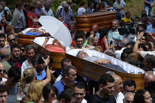 Esta fiesta, realizada por los devotos de la hermana de Lázaro, protectora de los desahuciados, es considerada por el diario británico The Guardian como la segunda más rara del mundo y en alguna ocasión ha llamado a atención de medios tan reputados como National Geographic