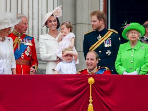 Reina de inglaterra regaña a su nieto